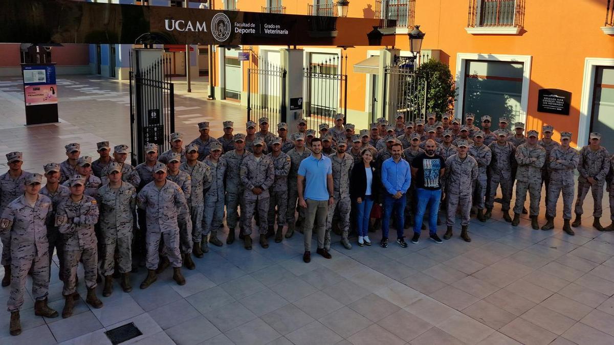 Estrella Núñez, vicerrectora de Investigación de la UCAM, dio la bienvenida a los alumnos de la Escuela de Infantería de Marina General Albacete y Fuster de Cartagena