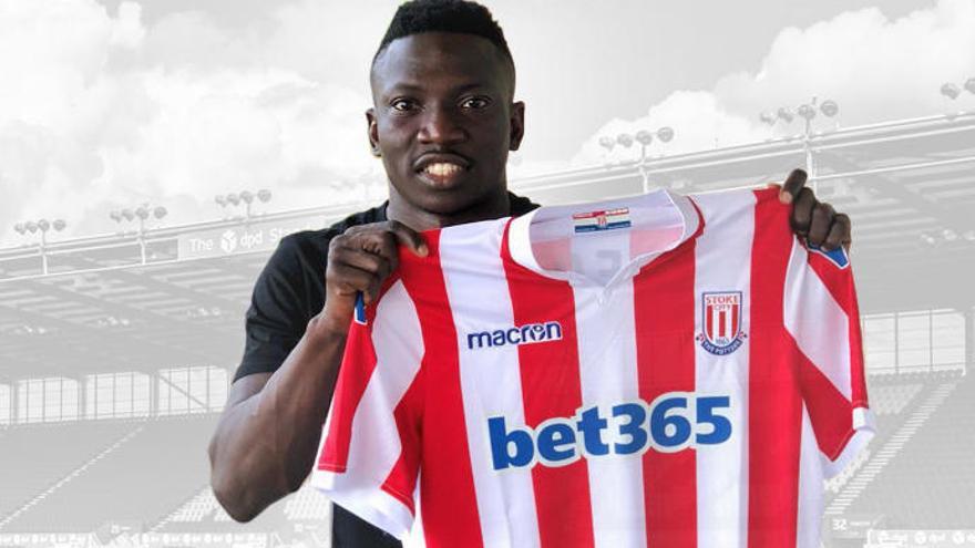 Etebo, con la camiseta del Stoke City.