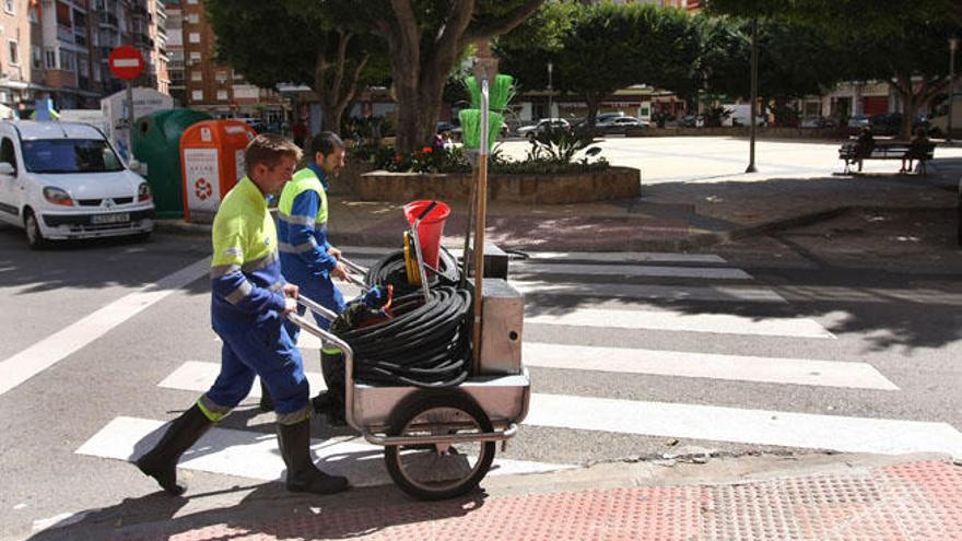 Operarios del servicio de limpieza de Limasa.