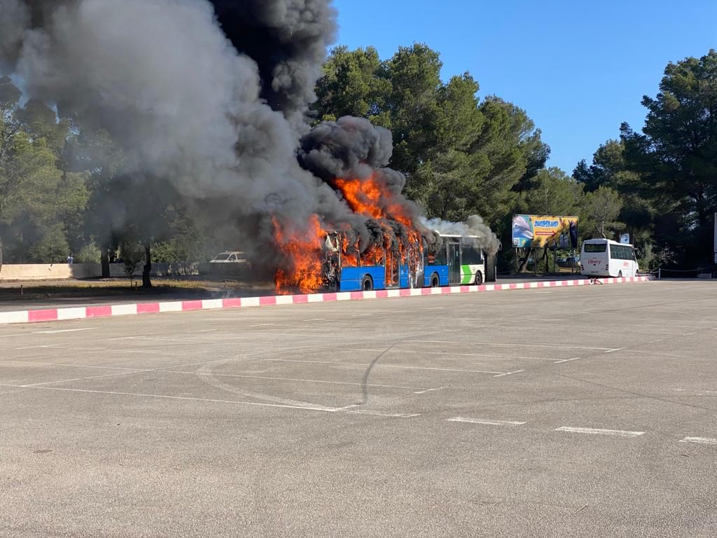 Incendio en un bus de la EMT