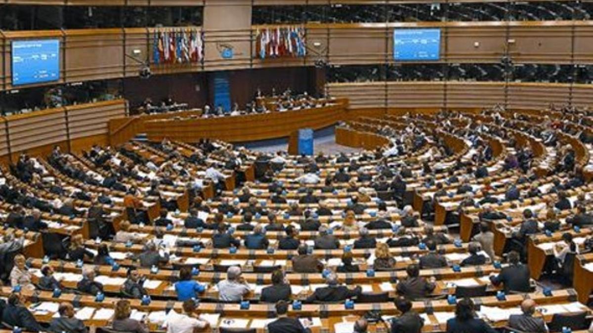 Votación durante una sesión plenaria del Parlamento Europeo en Bruselas, el pasado marzo.
