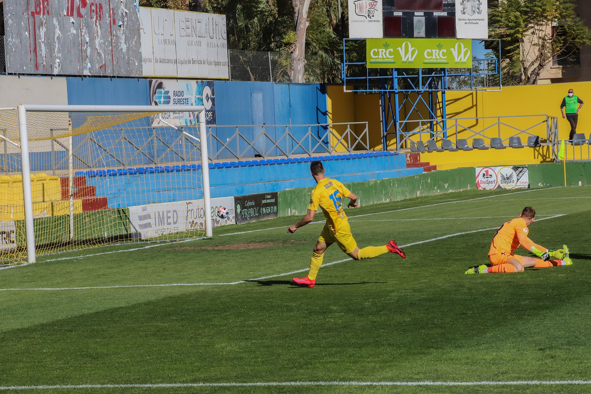 El Orihuela cae por 2-4 en un partido vibrante ante el Villarreal B