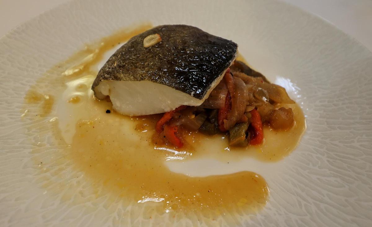 Bacalao confitado y escalivada.