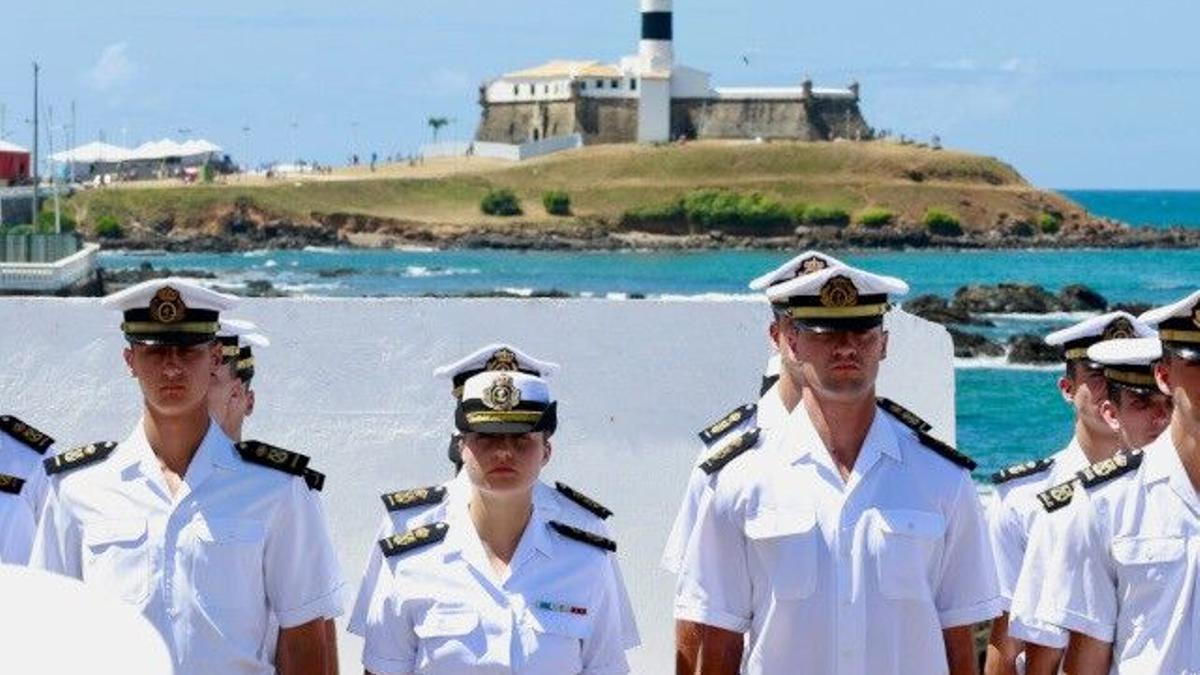 La princesa Leonor participa en la ofrenda floral de Brasil antes de volver a navegar