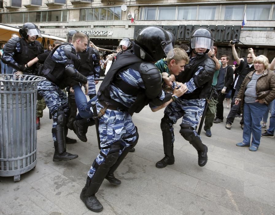 Cientos de detenidos en protestas no autorizadas en Rusia