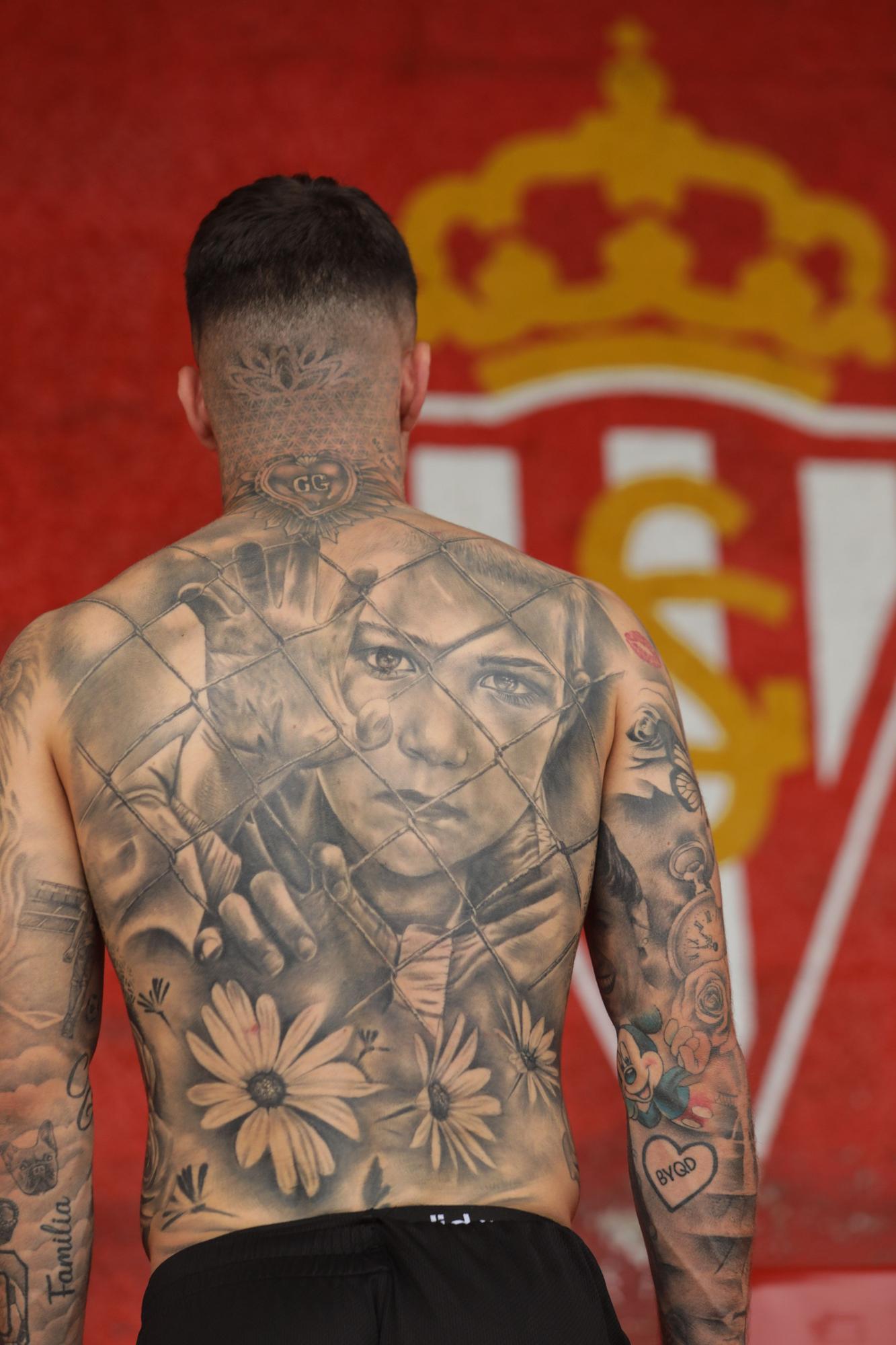 EN IMÁGENES: Cristo muestra sus tatuajes