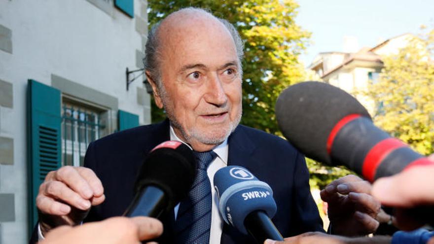 Una jugadora acusa a Blatter por abuso sexual