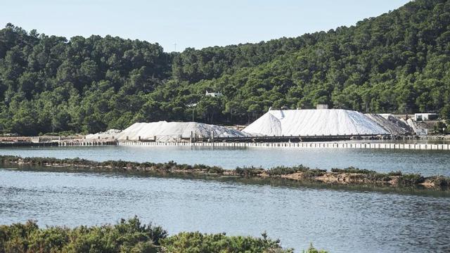 Las montañas de sal en el Parque Natural de ses Salines. | FOTOS: ISTOCK