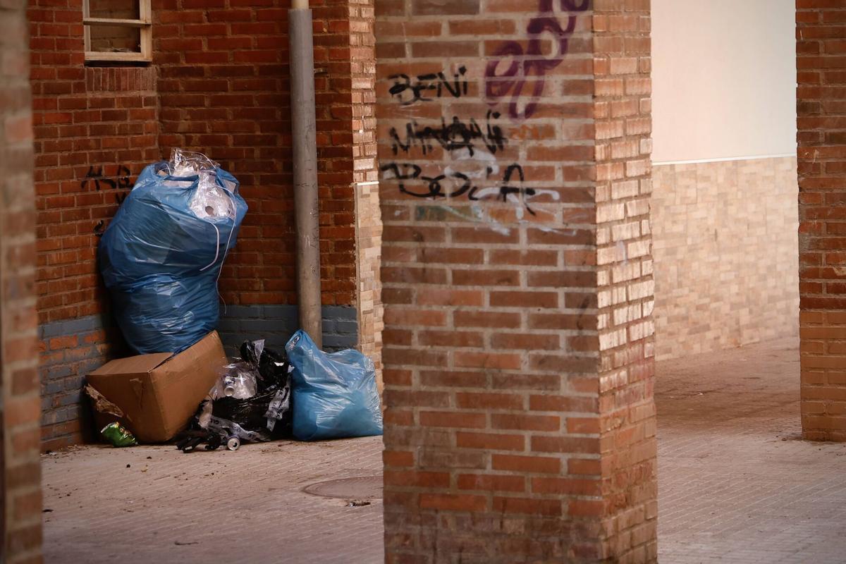 Denuncian la suciedad de los espacios comunes y el mal estado de las viviendas de AVRA Denuncian la suciedad de los espacios comunes y el mal estado de las viviendas de AVRA
