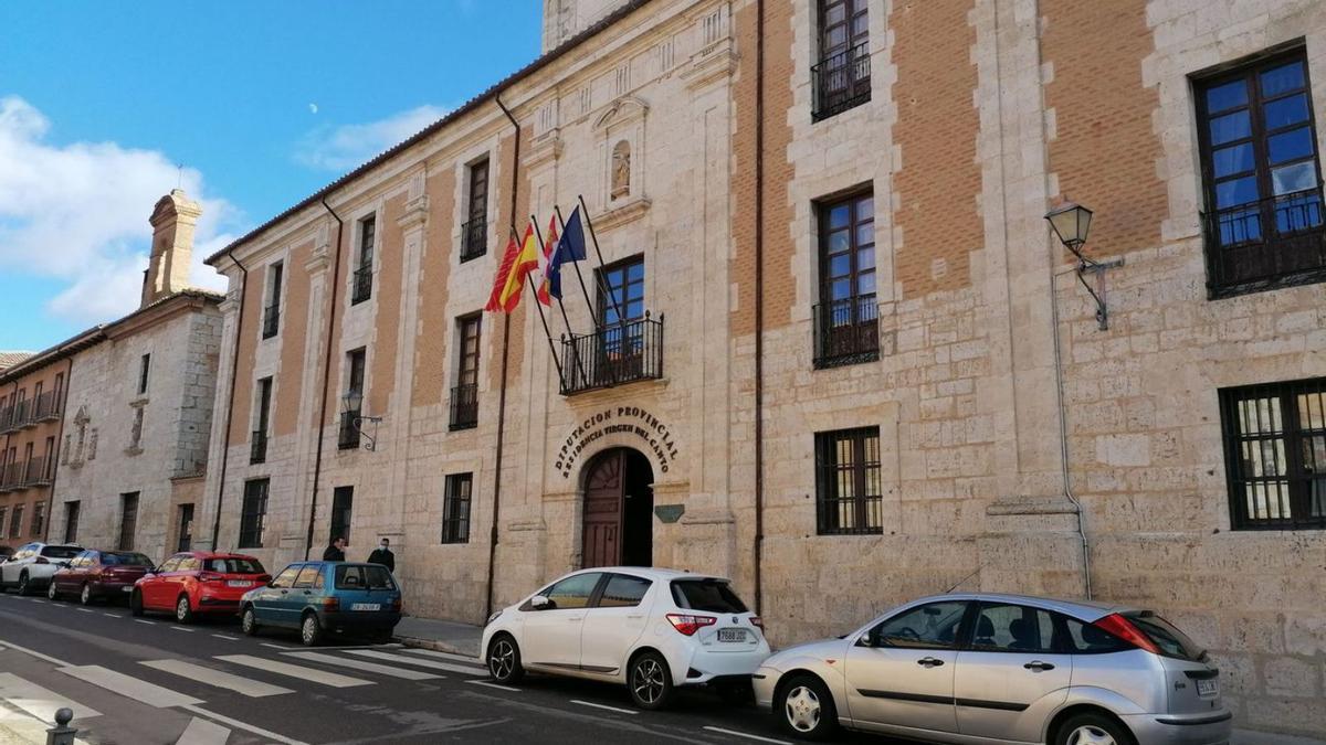 Edificio que alberga la residencia Virgen del Canto de Toro gestionada por la Diputación. | M. J. C.