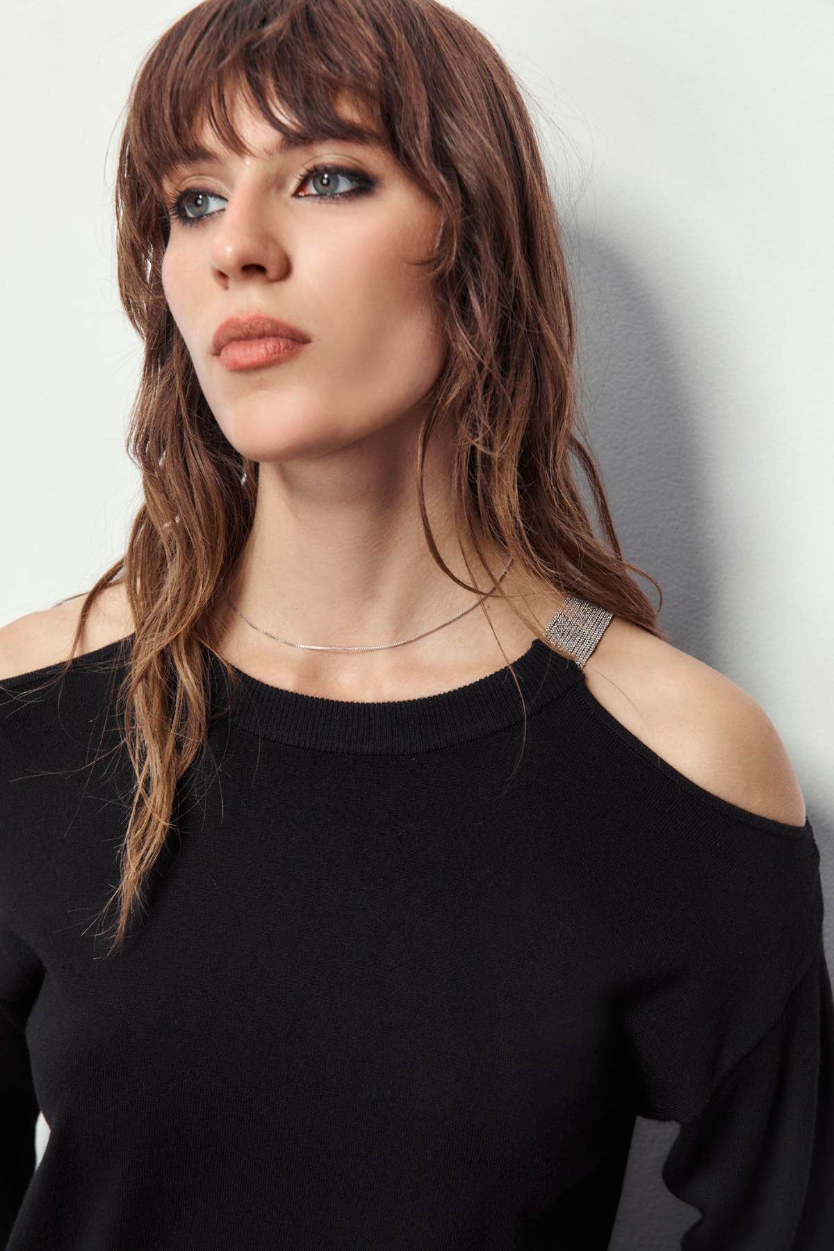 Detalles del jersey 'cut out' de Sfera