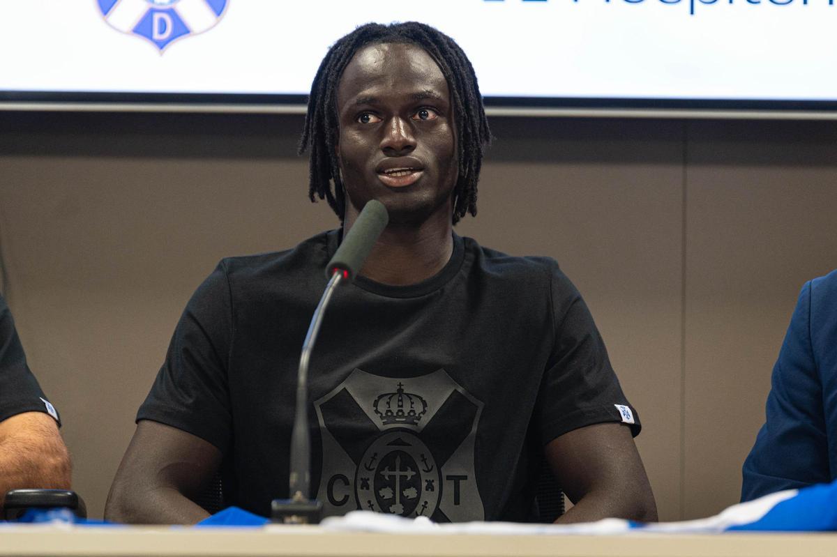 Presentación de tres fichajes del CD Tenerife: Pittón, Baba y Jorge Moreno Presentación de tres fichajes del CD Tenerife: Pittón, Baba y Jorge Moreno