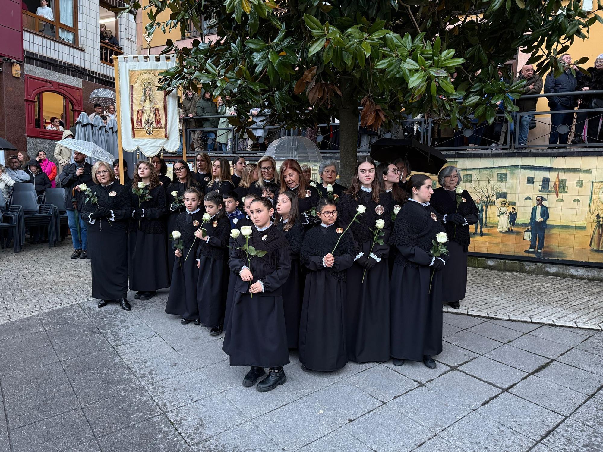 La procesión de Sábado Santo en Candás, en imágenes