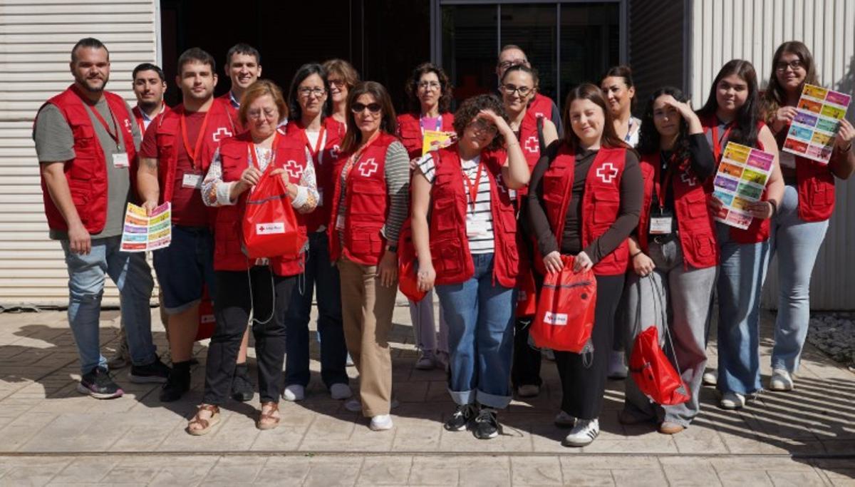 Grupo de voluntario de Cruz Roja para el Sorteo de Oro.