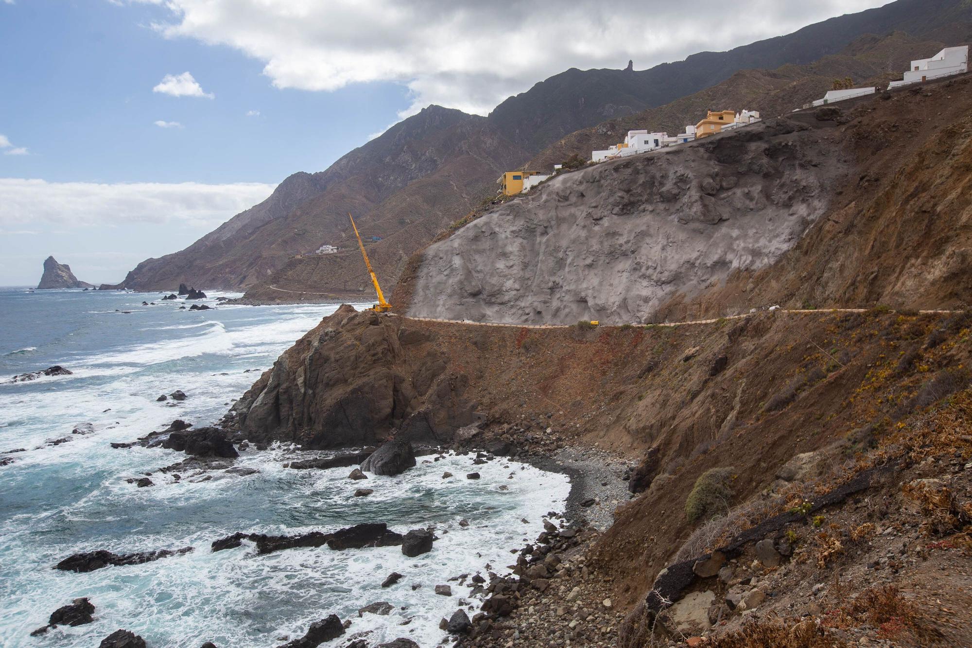 Obras en el talud de Almáciga