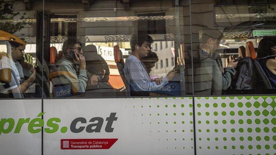 El Govern millora les freqüències de 13 línies de bus interurbà