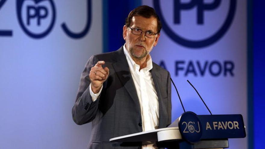 Rajoy promete bajar los impuestos y crear 20 millones de empleos