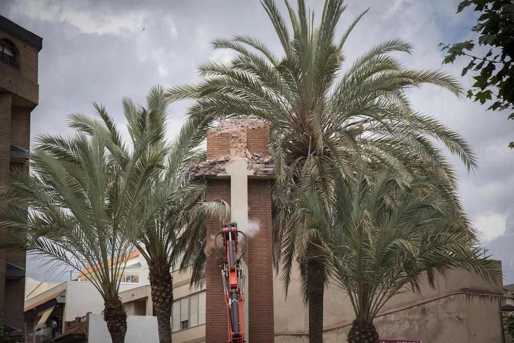 Así fue derribada la Cruz de los Caídos de la Vall d'Uixó