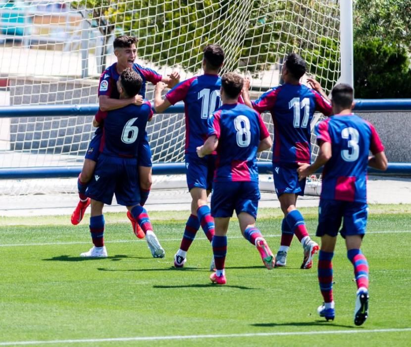 La celebración del Juvenil A del Levante UD tras ser campeones de liga