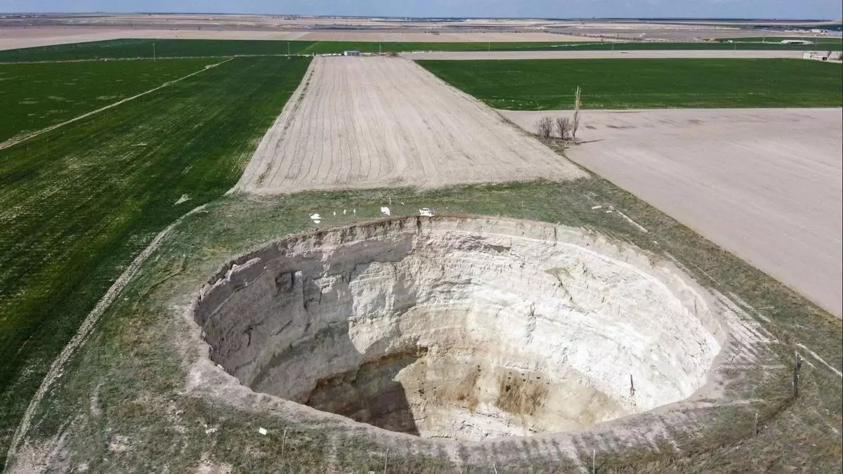 ¿Por qué están apareciendo gigantescos hoyos en Turquía? Ya hay 700 y la población está angustiada