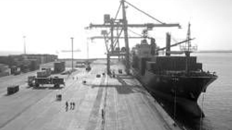 El puerto perderá en tres meses una de sus terminales de carga