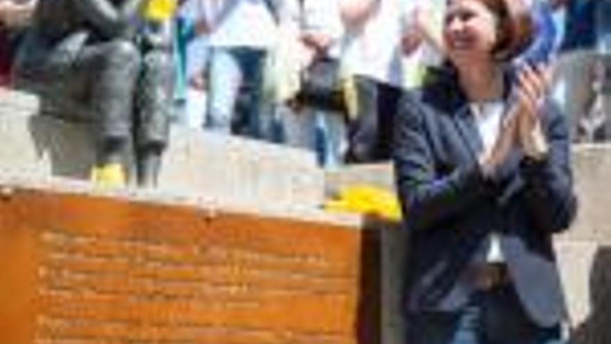 Marta Madrenas, durant la inauguració de la plaça 1 d&#039;octubre.