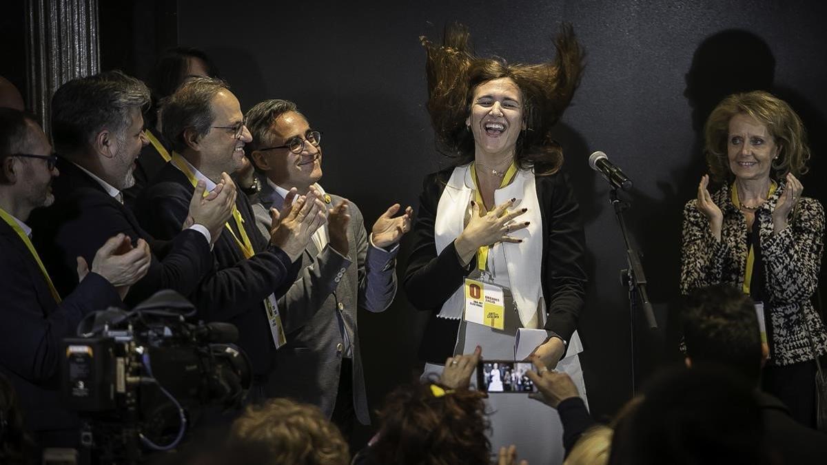 Laura Borràs, número dos de JxCat, celebra los resultados obtenidos.