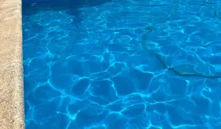 Muere una niña de tres años ahogada en una piscina en Alhaurín de la Torre