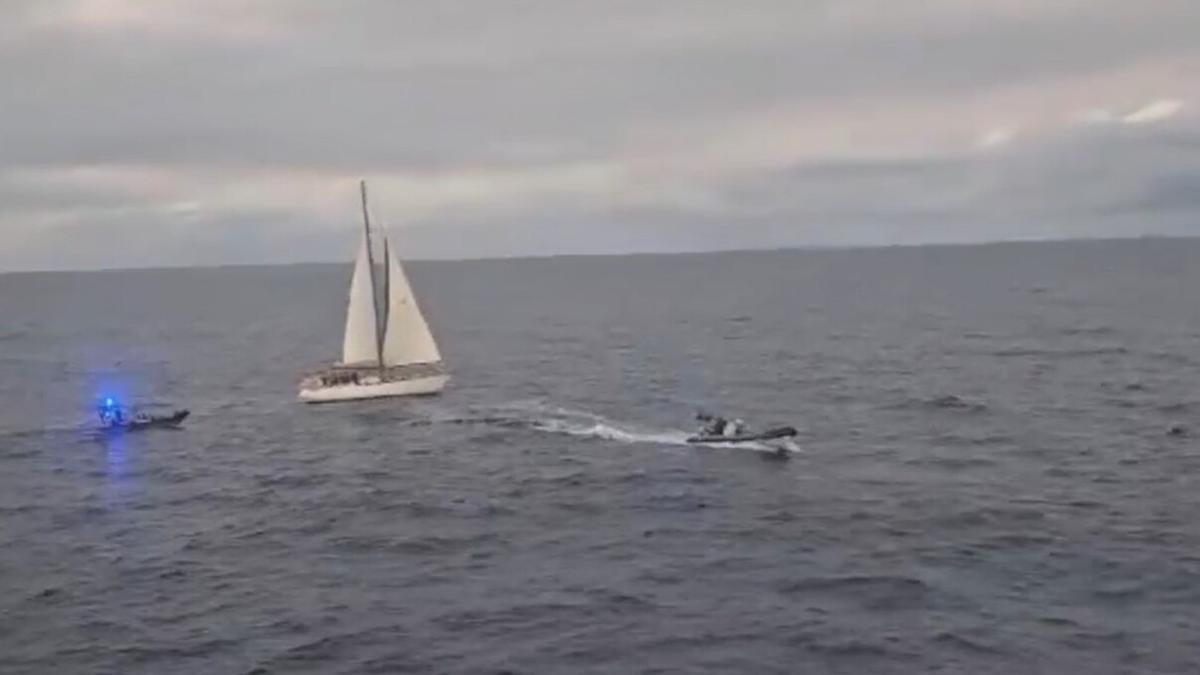 Interceptan un velero cargado de cocaína cerca de Tenerife