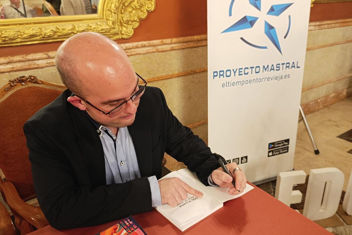 Adrián Rodríguez, maestro escritor del volumen didáctico