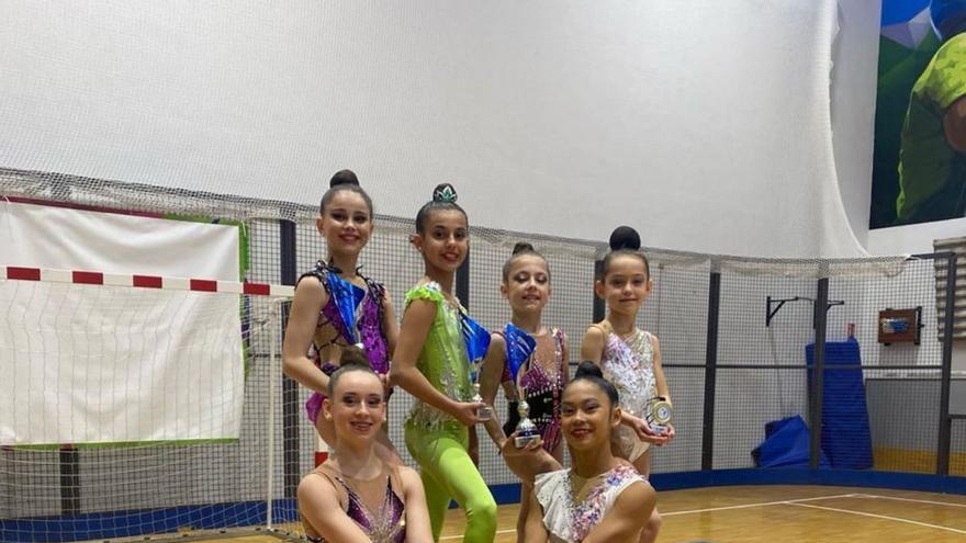 Las gimnastas del Club Ares clasificadas para el Campeonato nacional.