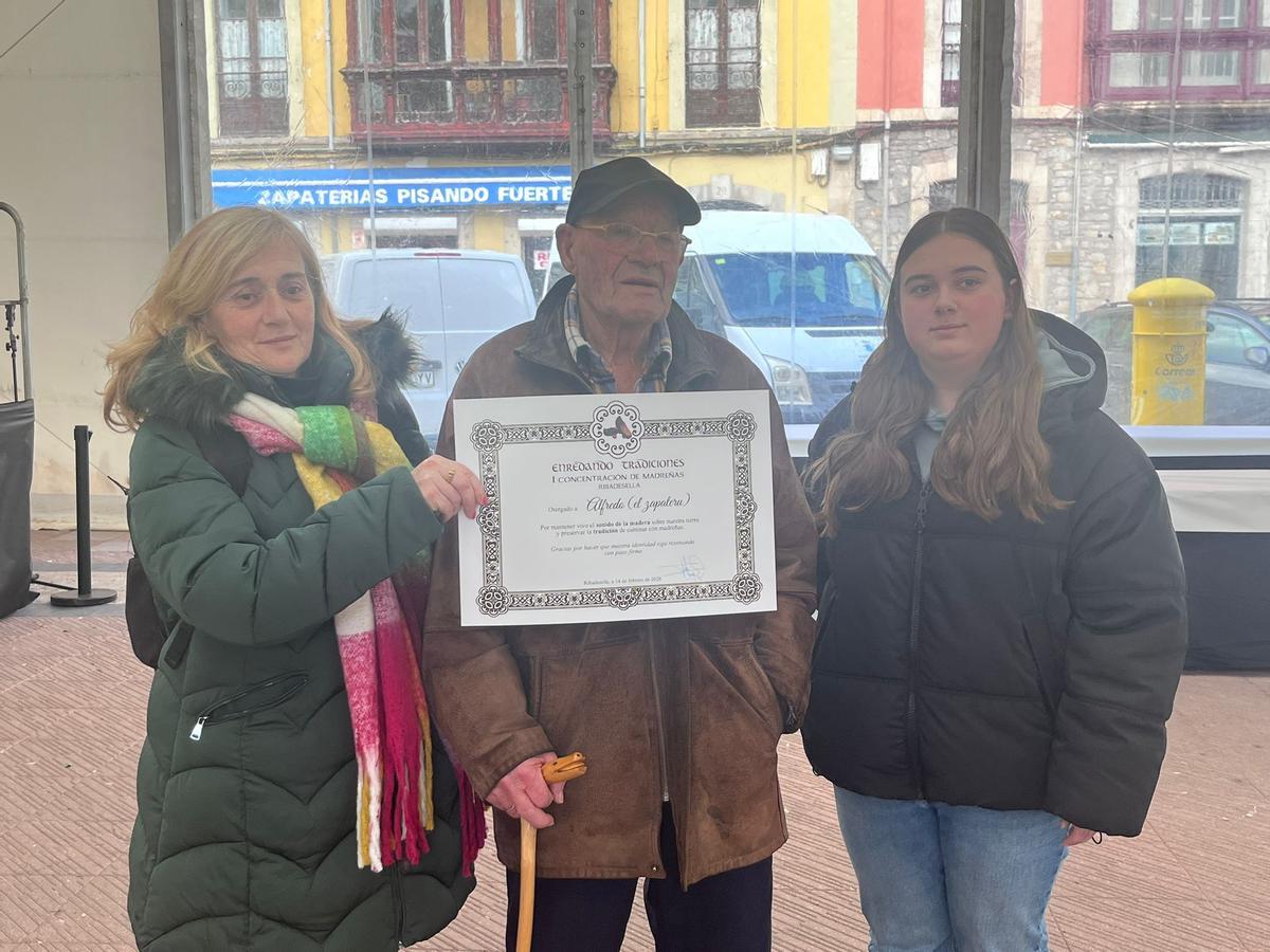 Ribadesella celebra una singular jornada de actividades en torno a les madreñes