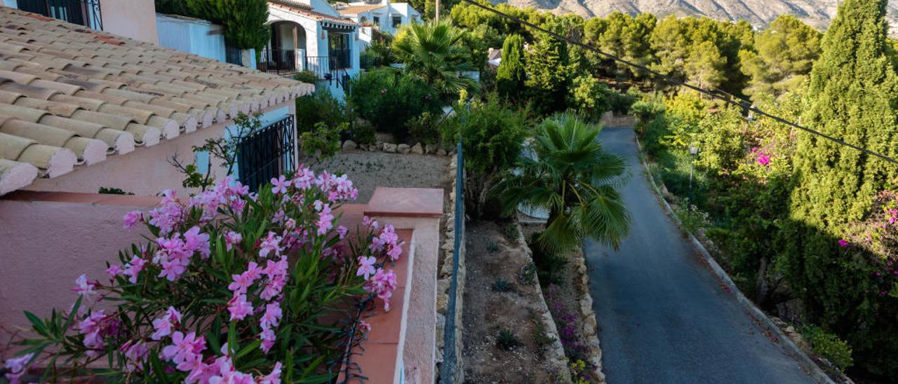 Urbanización de Altea que sufre la prohición de usar y consumir agua.