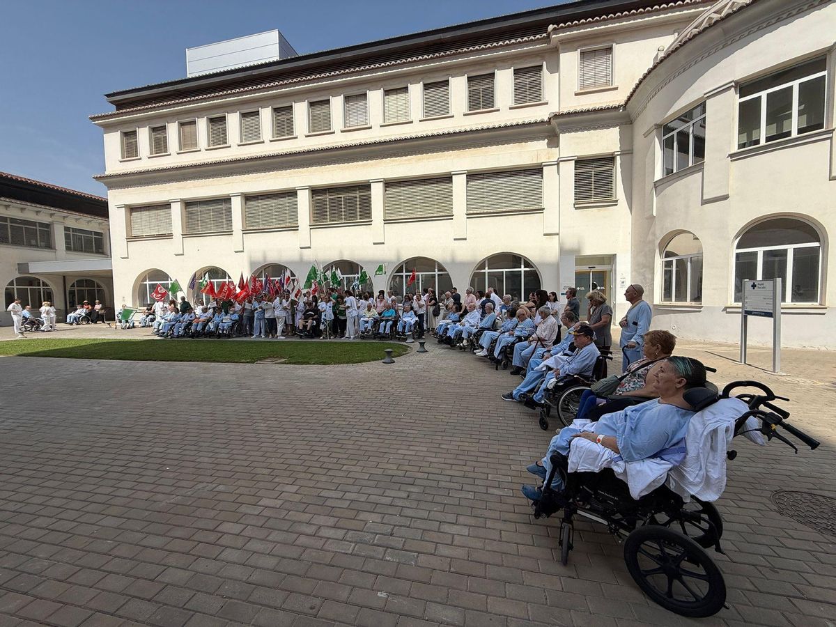 Personal, pacientes y familiares del Padre Jofre protestan por la conversión de las habitaciones en dobles.