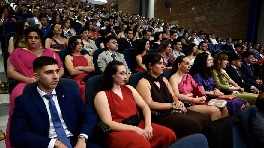 Acto de graduación de los 50 integrantes de la decimoquinta promoción de Fisioterapia