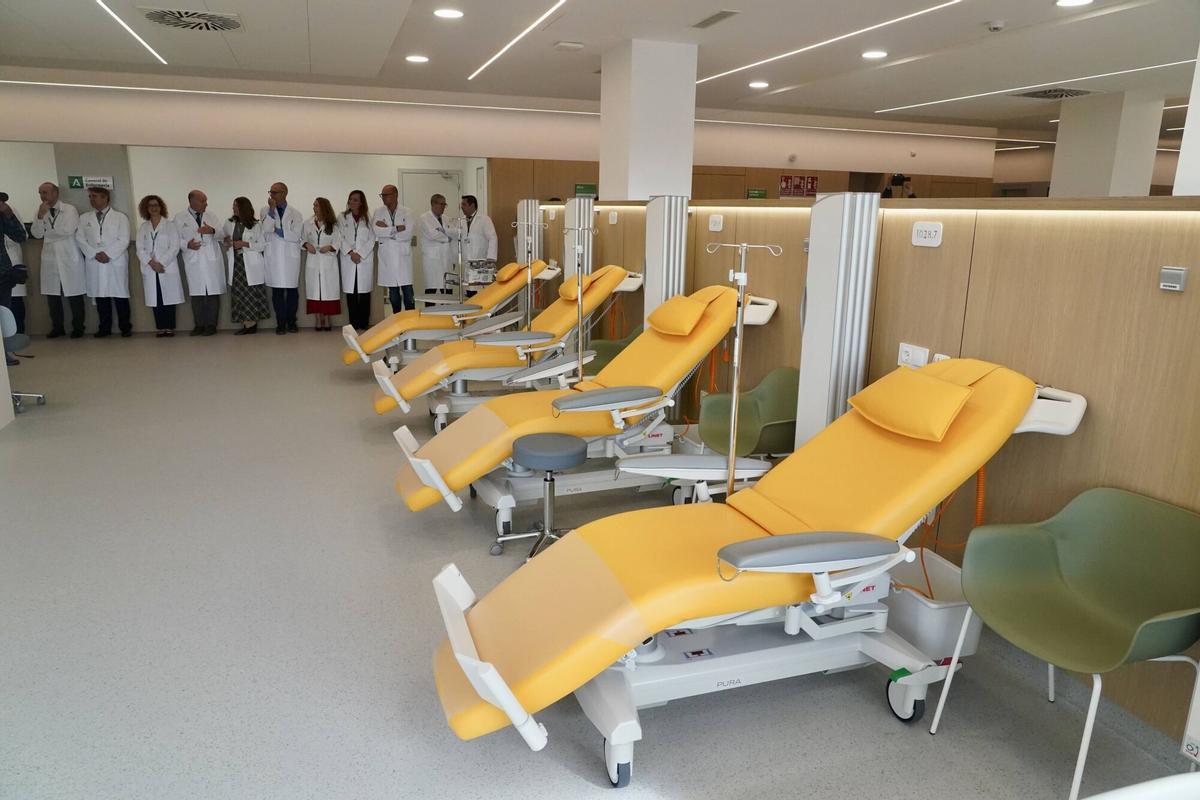 Juanma Moreno inaugura el  nuevo Hospital de Día Oncohematologico del Clínico