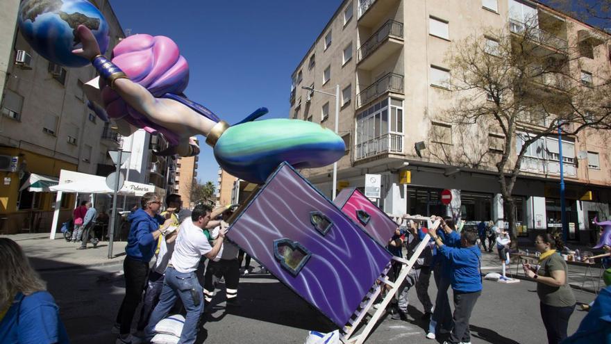 «Plantà» a la manera tradicional en una falla de Xàtiva