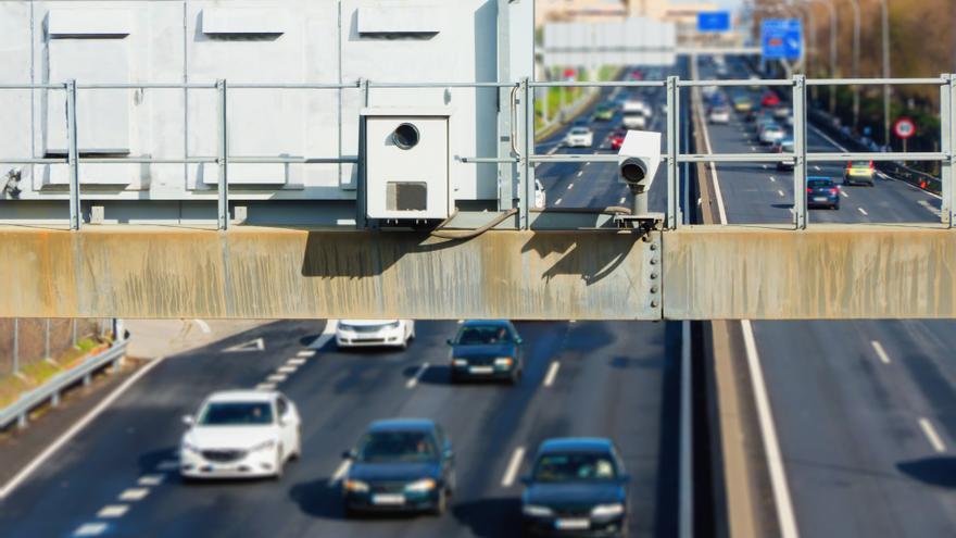 Adiós a una práctica habitual: el truco de la DGT para cazar a los que frenan antes de llegar al radar