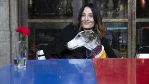 Giulia Valle, en el bar Ocaña de la plaza Reial de Barcelona.