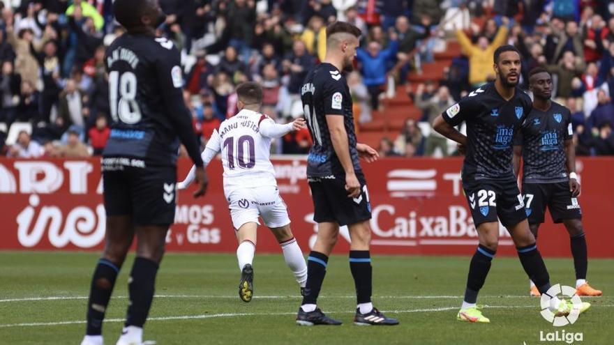 Manu Fuster celebra un gol ante el Málaga CF.