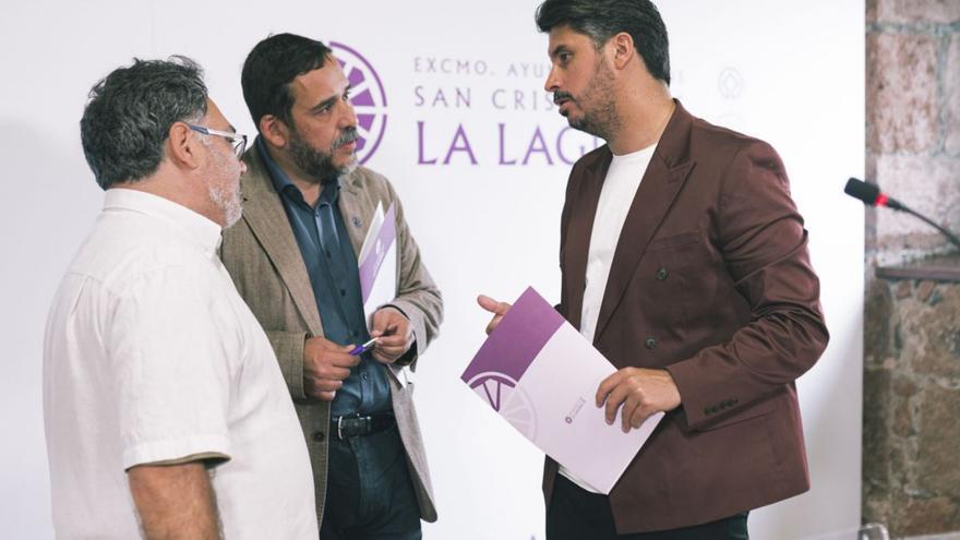 El alcalde, Luis Yeray Gutiérrez, junto al edil Rubens Ascanio e Ignacio Viciana, consejero delegado de Muvisa. | | E.D.