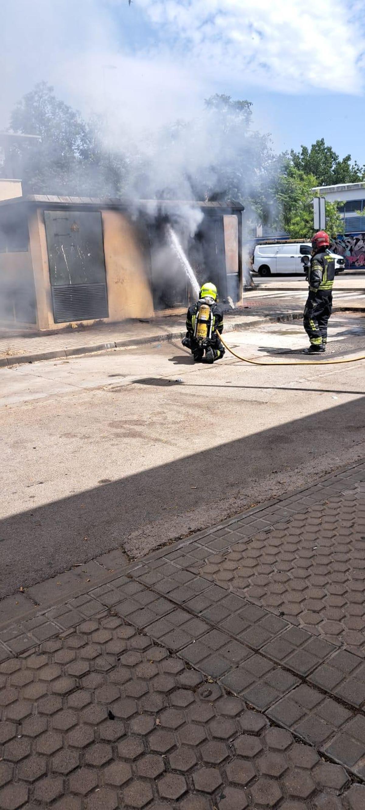 Una imagen del transformador eléctrico apagado.