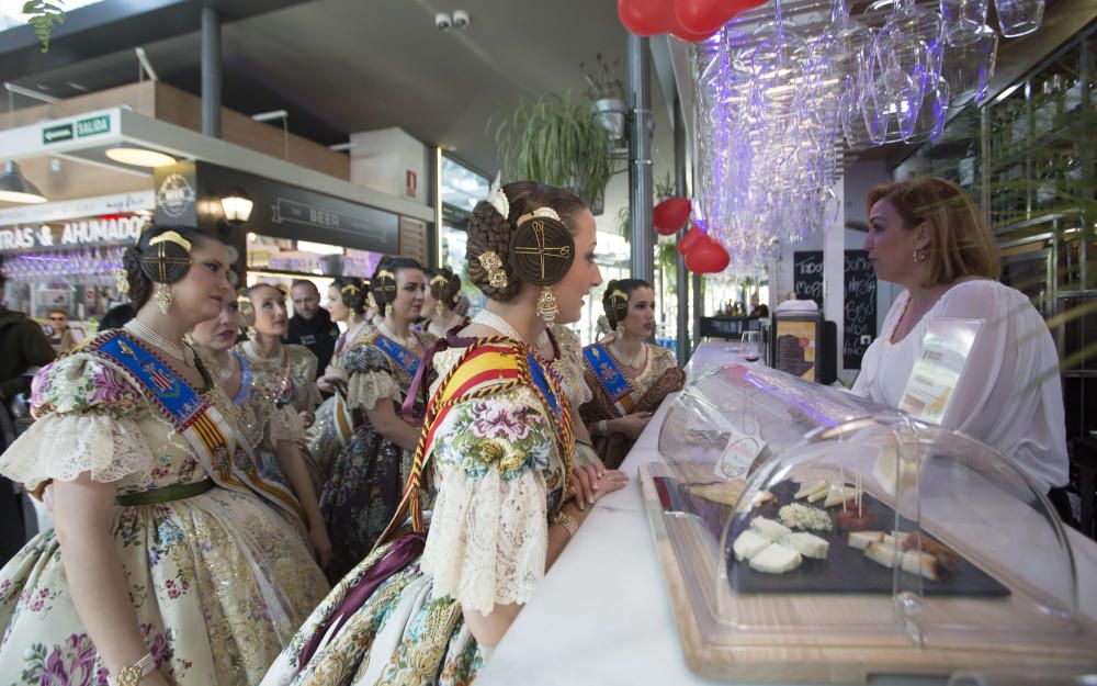 Visita por los puestos del Mercado Victoria, donde degustaron los productos propios de la gastronomía cordobesa.