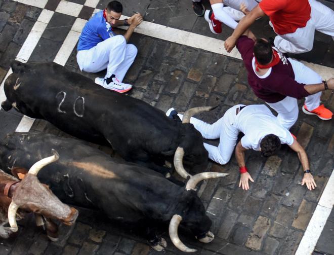 Cuarto encierro de l (152412231).jpg