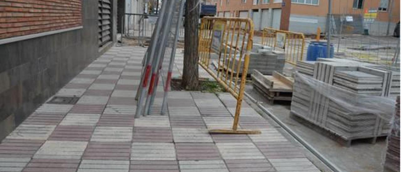 Valldigna Accessible pide a Tavernes que priorice obras en aceras intransitables