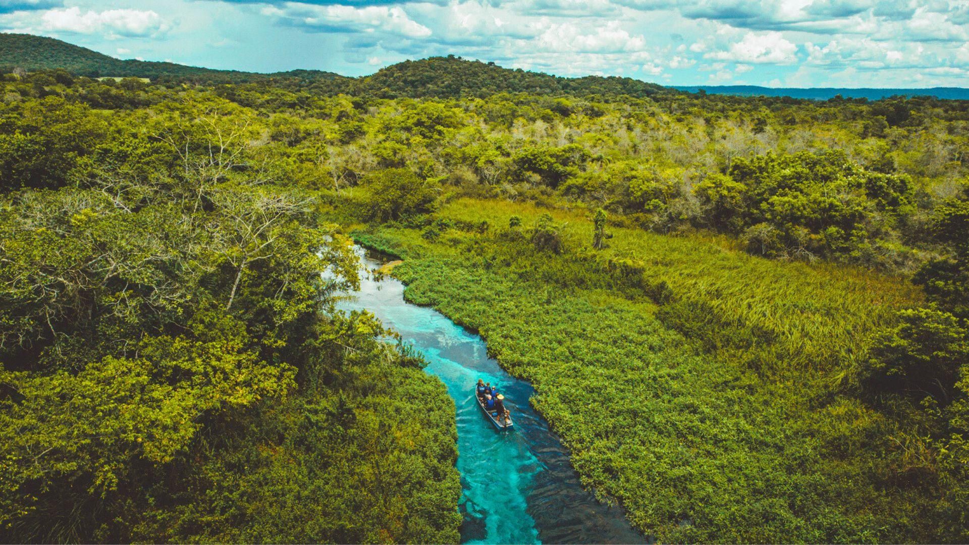 Dicen que tienes las aguas más azules del mundo: así es el río Sucuriú de Brasil.