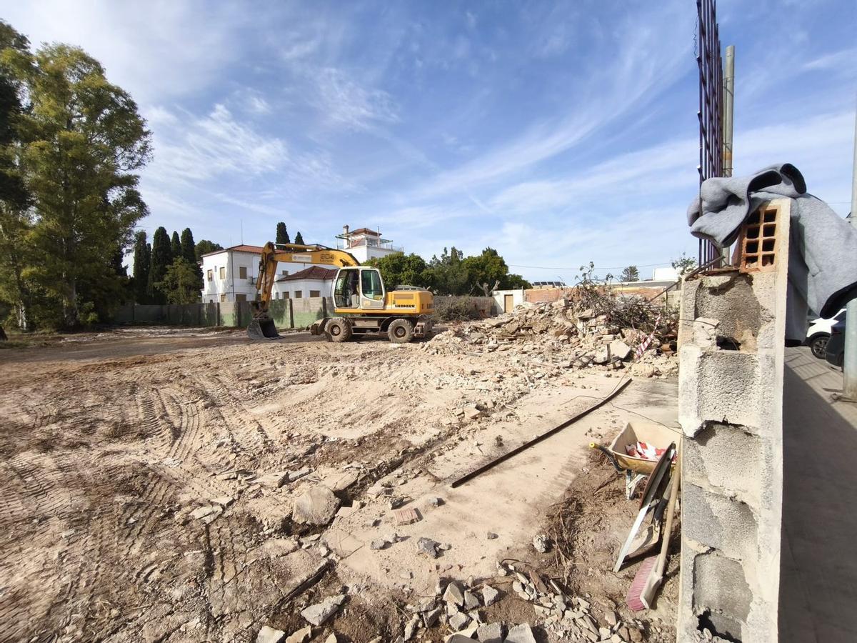 El aparcamiento se habilita en el recinto de la antigua Fundación Folores García, adquirido por el Villarreal CF en el 2023.