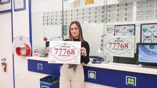La fortuna pasa de puntillas por Siero: solo dos décimos de un cuarto premio, uno en Lugones y otro en el centro comercial Azabache