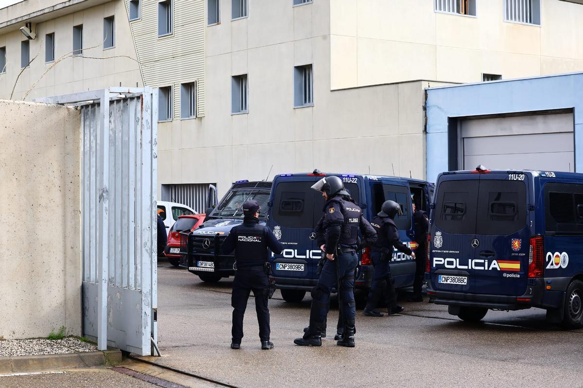 Intervención de la Policía Nacional en el centro de menores de Juslibol