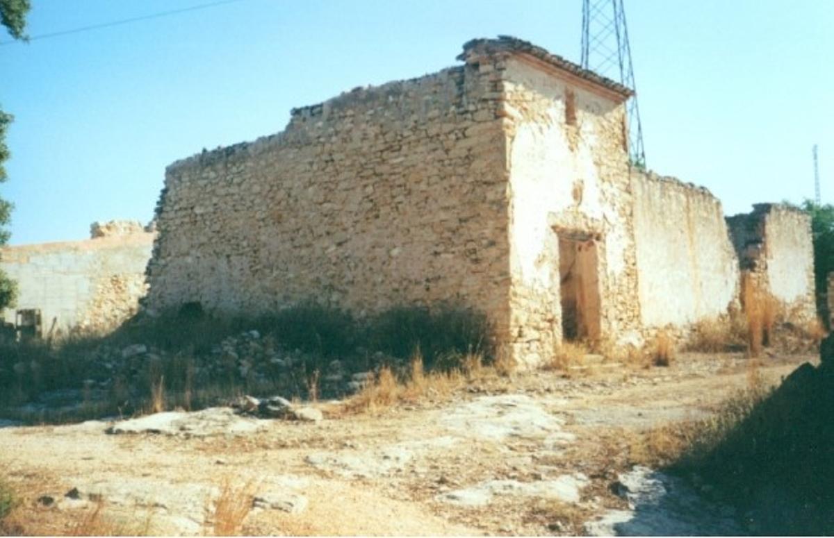 La Ermita del Niño Jesús, en Benigànim, en estado ruinoso, alberga el yacimiento Benalfaraig.